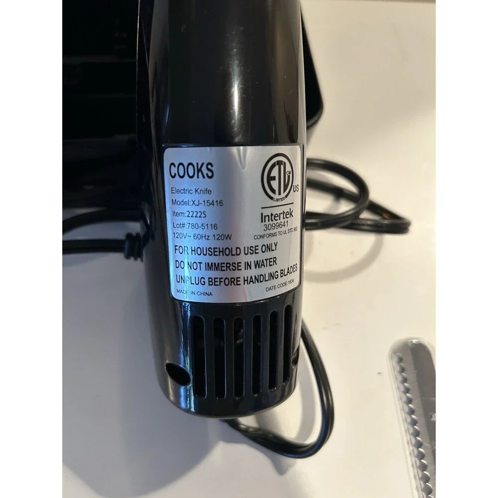 COOKS Electric Knife With Case And 2 Blades - Excellent Condition
